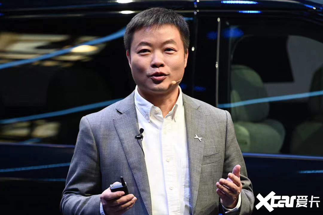 小鹏董事长 CEO何小鹏：汽车会越来越像机器人！